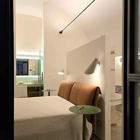 Bruni 18 Гостевой дом 4*